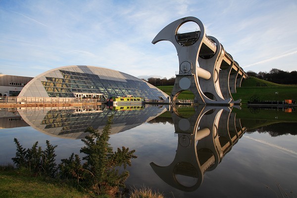 falkirk_wheel_pond_600