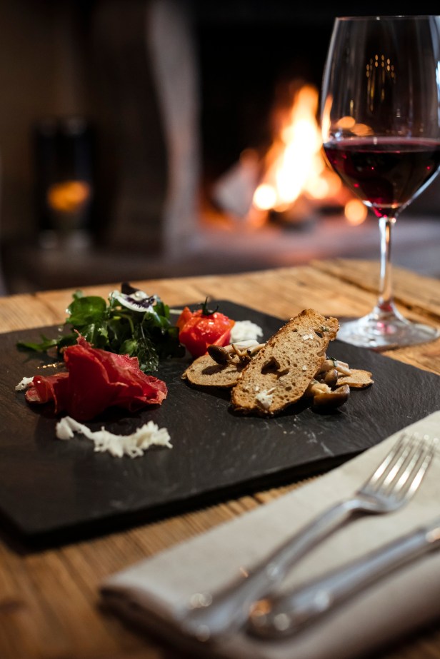 Staudacherhof Kaminlounge Vorspeise(c)Staudacherhof