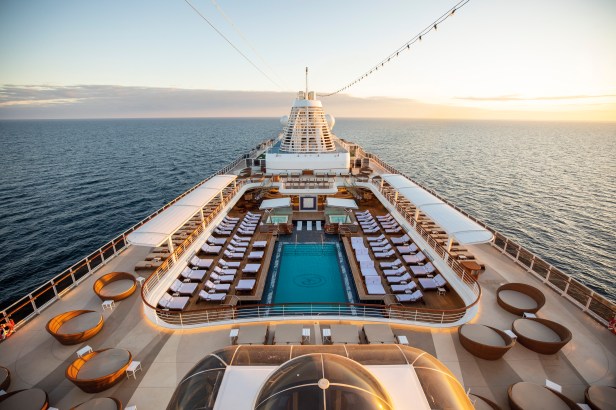 Seven Seas Splendor_Pool Deck (c) Regent Seven Seas Cruises