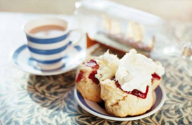 cream-tea-cornwall-carnewas-tearoom-bedruthan-steps